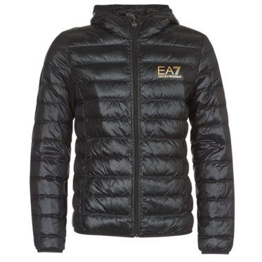 Piumino Uomo Emporio Armani EA7 TRAIN CORE ID M DOWN LIGHT Nero, elegante e versatile, ideale per l'abbigliamento casual invernale. Realizzato con materiali di alta qualità, offre calore e comfort senza compromettere lo stile. Perfetto per gli amanti della moda e dello sport, questo piumino è un must-have per ogni guardaroba. Acquista ora e aggiungi un tocco di classe al tuo outfit invernale!