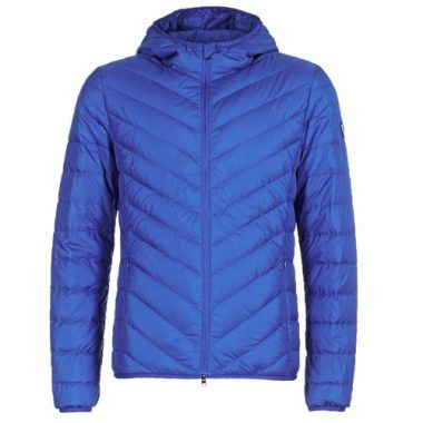 Piumino uomo Emporio Armani EA7 TRAIN CORE SHIELD 8NPB09 blu, design elegante e sportivo, ideale per l'allenamento e il tempo libero. Confezionato in tessuto resistente, è perfetto per affrontare le intemperie mantenendo il comfort e lo stile. Disponibile in blu, questo piumino è un must-have per gli amanti della moda e dello sport.