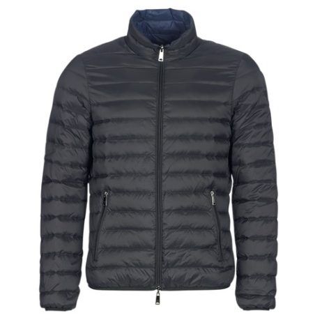 Piumino uomo Emporio Armani TRAS Nero, elegante giacca invernale, realizzato in tessuto di alta qualità, con design moderno e vestibilità comoda. Perfetto per l'outfit casual e per occasioni formali, questo piumino offre calore e stile. Scopri il tuo nuovo must-have per la stagione fredda con il piumino Emporio Armani TRAS Nero.