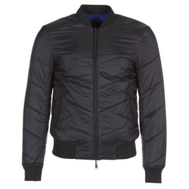 Piumino Uomo Emporio Armani YWES Nero, elegante giubbotto invernale, progettato per offrire calore e stile. Realizzato con materiali di alta qualità, questo piumino è perfetto per completare ogni outfit invernale. Ideale per uomini che cercano sia comfort che moda, il piumino Emporio Armani è un must-have per la stagione fredda.