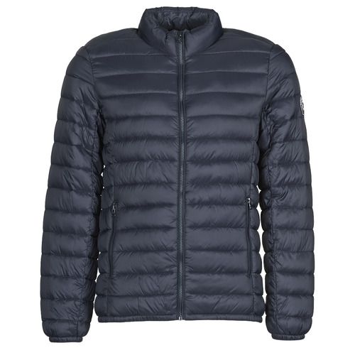 "Piumino uomo Teddy Smith BLIGHT blu, un giubbotto elegante e caldo, perfetto per l'inverno. Realizzato in materiali di alta qualità, offre comfort e stile. Scopri il piumino Teddy Smith BLIGHT, ideale per outfit casual e urbani."