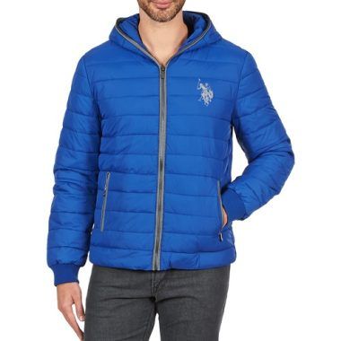 Piumino uomo U.S. Polo Assn. USPA 1890 Blu, giacca invernale elegante e calda, perfetta per la stagione fredda. Realizzato con materiali di alta qualità, offre comfort e stile, ideale per outfit casual e sportivi. Scopri il piumino U.S. Polo Assn. USPA 1890 Blu per un look di tendenza e funzionalità.