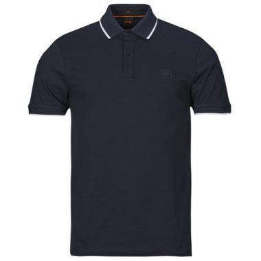 Polo Uomo BOSS Passertip Marine, elegante e raffinata, realizzata in cotone di alta qualità. Perfetta per un look casual e sofisticato, questa polo presenta un design classico con dettagli moderni. Disponibile in una versatile tonalità marine, ideale per ogni occasione. Acquista la Polo Uomo BOSS Passertip Marine per aggiungere un tocco di stile al tuo guardaroba.