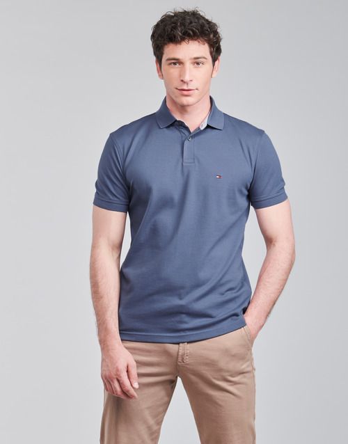 Polo Uomo Tommy Hilfiger 1989 REGULAR POLO Blu, elegante e versatile, perfetta per ogni occasione. Realizzata in tessuto di alta qualità, offre comfort e stile. Ideale per un look casual e alla moda, questa polo è un must-have nel guardaroba di ogni uomo. Scopri l'iconico design Tommy Hilfiger e aggiungi un tocco di classe al tuo outfit.