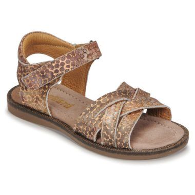 Sandali bambina ragazza Bisgaard BECCA O in oro, ideali per la primavera e l'estate. Realizzati in materiali di alta qualità, questi sandali offrono comfort e stile per ogni occasione. Perfetti per completare il look delle più giovani con eleganza e praticità. Acquista ora i sandali Bisgaard BECCA O oro per un'estate alla moda!