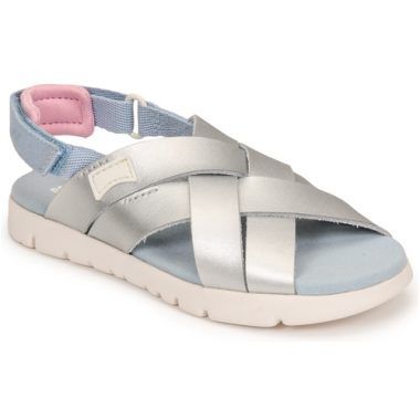 Sandali Camper per bambina ragazza modello OGAS in grigio, eleganti e comodi, ideali per la stagione estiva. Realizzati con materiali di alta qualità, questi sandali offrono un'ottima vestibilità e supporto per i piedi delle più giovani. Perfetti per ogni occasione, dalla passeggiata al gioco nei parchi. Acquista ora i Camper Sandali bambina ragazza OGAS Grigio per garantire stile e comfort alla tua piccola!