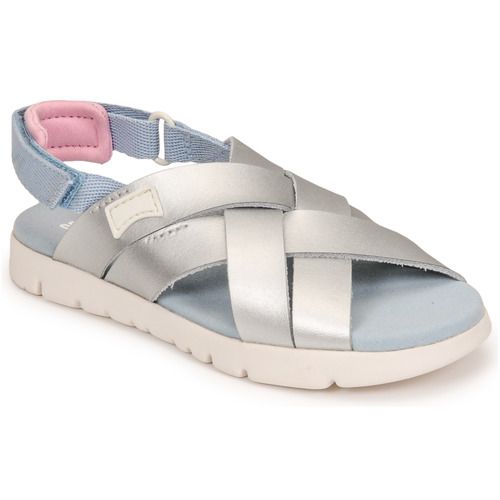 Sandali Camper per bambina ragazza modello OGAS in grigio, eleganti e comodi, ideali per la stagione estiva. Realizzati con materiali di alta qualità, questi sandali offrono un'ottima vestibilità e supporto per i piedi delle più giovani. Perfetti per ogni occasione, dalla passeggiata al gioco nei parchi. Acquista ora i Camper Sandali bambina ragazza OGAS Grigio per garantire stile e comfort alla tua piccola!
