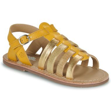 Sandali Citrouille et Compagnie INALA Giallo per bambina, perfetti per la stagione estiva. Design elegante e comodo, ideali per le piccole alla moda. Acquista ora i sandali INALA, resistenza e stile per ogni avventura.