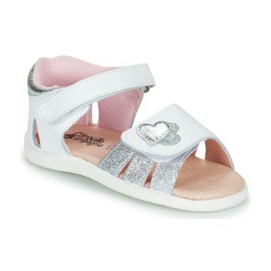 Sandali bambina ragazza Citrouille et Compagnie NEW 5 Argento, eleganti e alla moda, ideali per ogni occasione estiva. Realizzati con materiali di alta qualità, offrono comfort e stile per le piccole. Perfetti per completare qualsiasi outfit estivo, questi sandali con dettagli brillanti sono un must-have per le bambine alla moda. Scopri il comfort e la versatilità dei sandali Citrouille et Compagnie.