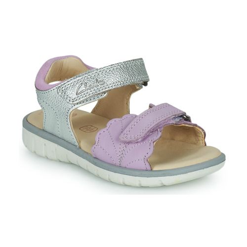 Sandali bambina ragazza Clarks Roam Wing K. Argento, eleganti e confortevoli, ideali per l'estate. Realizzati con materiali di alta qualità, questi sandali offrono un'ottima vestibilità e sostegno per i piedi delle più piccole. Perfetti per completare ogni outfit estivo, i sandali Clarks sono la scelta ideale per le mamme attente al comfort e allo stile. Disponibili in argento, aggiungono un tocco di classe ad ogni look. Acquista ora i Clarks Sandali bambina ragazza Roam Wing K. Argento.