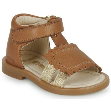 Sandali per bambina Little Mary modello CIDONIE in marrone, perfetti per la stagione estiva. Realizzati con materiali di alta qualità, offrono comfort e stile. Ideali per occasioni speciali o uso quotidiano, questi sandali sono un must-have nel guardaroba delle ragazze. Scopri la bellezza e la praticità dei sandali Little Mary CIDONIE marroni, perfetti per ogni outfit.