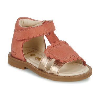Sandali Little Mary CIDONIE per bambina in colore rosso, ideali per la stagione estiva. Design elegante e confortevole, perfetti per ogni occasioni. Scarpe da ragazza di alta qualità, pratiche e stilose, che offrono supporto e comfort per il piede. Acquista i sandali Little Mary e regala stile e comodità alla tua bambina.