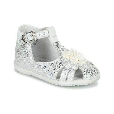 "Little Mary Sandali bambina ragazza GLADYS Argento, eleganti e comodi, ideali per ogni occasione estiva. Design raffinato e materiali di alta qualità per garantire comfort e durata. Perfetti per completare il look delle più piccole, questi sandali sono un must-have per la stagione."