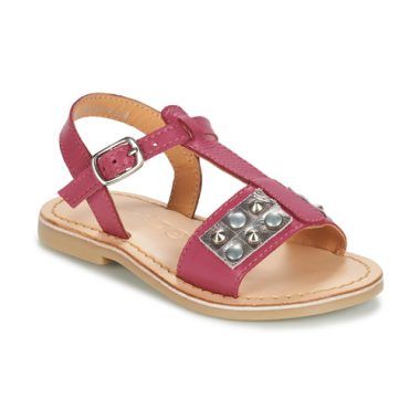 Sandali Mod'8 ZAZIE per bambina in rosa, eleganti e confortevoli, ideali per la stagione estiva. Perfetti per ogni occasione, questi sandali uniscono stile e praticità, garantendo comfort durante l'uso quotidiano. Disponibili in diverse taglie, rappresentano la scelta ideale per le mamme che cercano qualità e design per le loro piccole. Acquista i sandali ZAZIE di Mod'8 per aggiungere un tocco di allegria al guardaroba delle tue bambine.