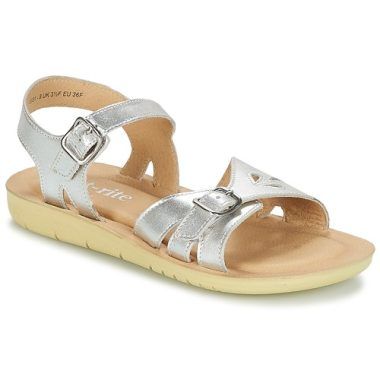 Sandali bambini ragazza Start Rite SR SOFT HARPER in argento, eleganti e comodi, perfetti per ogni occasione. Realizzati con materiali di alta qualità, questi sandali offrono un'ottima vestibilità e supporto per i piedi delle bambine. Ideali per l'estate, aggiungono un tocco di stile a qualsiasi outfit. Acquista ora i sandali Start Rite per garantire comfort e stile alla tua bambina.