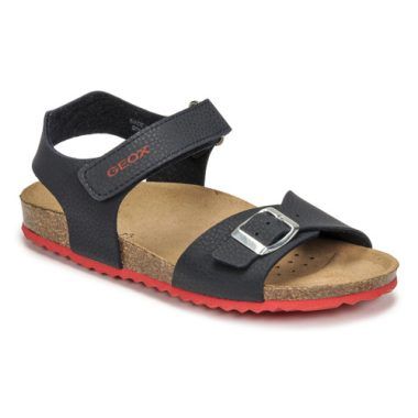 Sandali Geox per bambini ragazzi J GHITA BOY B in blu navy, ideali per la stagione estiva. Realizzati con materiali di alta qualità, offrono comfort e traspirabilità per ogni avventura. Perfetti per il tempo libero e le attività all'aperto, questi sandali sono un must-have per i piccoli esploratori. Acquista ora e regala ai tuoi bambini stile e praticità con i sandali Geox J GHITA BOY B Marine.