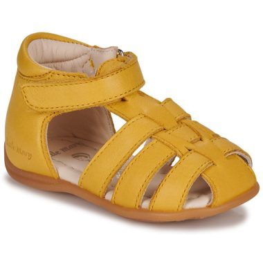 Sandali Little Mary per bambino ragazzo modello LEANDRE in giallo, ideali per la stagione estiva. Design elegante e confortevole, realizzati in materiali di alta qualità per garantire durata e stile. Perfetti per ogni occasione, dai giochi all'aperto alle occasioni speciali. Acquista ora i sandali Little Mary e fai felice il tuo bambino con il massimo della comodità e del fashion.