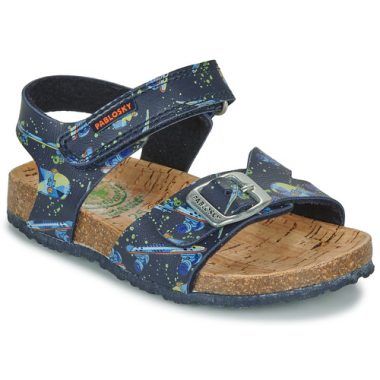 Sandali Pablosky bambino ragazzo 512920 Marine, ideali per l'estate, comfort e stile per bambini. Realizzati con materiali di alta qualità, questi sandali offrono supporto e traspirabilità, perfetti per le avventure all'aperto. Acquista oggi i sandali Pablosky per un look alla moda e pratico!