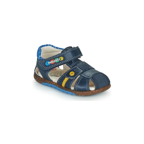 Sandali Pablosky TALEX Blu per bambini e ragazzi, realizzati in materiali di alta qualità per comfort e durata. Design elegante e trendy, perfetti per l'estate e le attività all'aperto. Ideali per assicurare un ottimo supporto al piede, questi sandali sono la scelta perfetta per ogni piccola avventura. Acquista ora i Pablosky Sandali bambino ragazzo TALEX Blu per un look alla moda e un comfort senza pari.