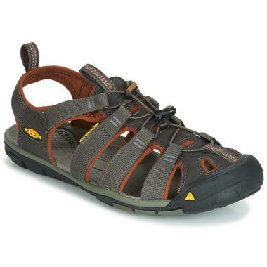 Sandali Uomo Keen MEN CLEARWATER CNX Grigio, ideali per attività all'aperto e per il tempo libero. Design leggero e traspirante con suola antiscivolo per una migliore aderenza. Comfort e supporto ottimali per lunghe passeggiate. Perfetti per escursioni, viaggi e uso quotidiano. Acquista ora i tuoi sandali Keen per un'estate all'insegna dell'avventura!