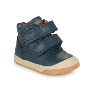 Scarpe Bisgaard JUNO Marine per bambina e ragazza: eleganti, confortevoli e di alta qualità. Ideali per ogni occasione, queste scarpe in pelle offrono stile e durabilità. Perfette per gli outfit primaverili ed estivi, garantiscono una calzata comoda e sicura. Acquista ora le Bisgaard Scarpe bambina ragazza JUNO Marine per un look alla moda e un comfort imbattibile.