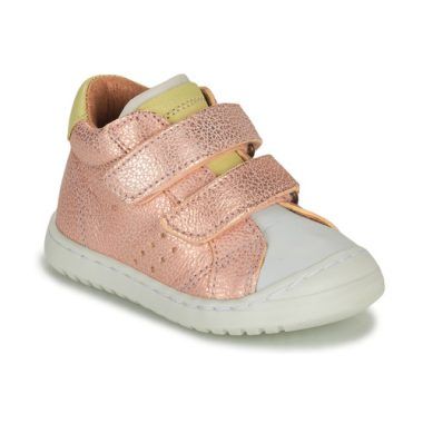 Scarpe bambina ragazza Bisgaard TATE rosa, eleganti e alla moda, ideali per ogni occasione. Design trendy e confortevole, perfette per la stagione primaverile ed estiva. Realizzate con materiali di alta qualità per garantire comfort e durata. Acquista le scarpe Bisgaard TATE rosa per dare stile e sicurezza ai tuoi bambini.