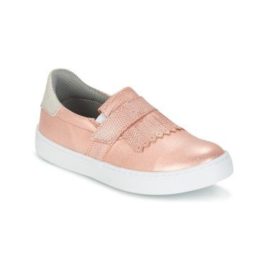 Scarpe Bullboxer ADJAGUE rosa per bambina ragazza, eleganti e alla moda, perfette per ogni occasione. Queste scarpe offrono comfort e stile, ideali per il tempo libero e le uscite con gli amici. Realizzate con materiali di alta qualità, garantiscono resistenza e durata nel tempo. Scopri il mix perfetto di design trendy e funzionalità con le scarpe Bullboxer ADJAGUE rosa, un must-have per il guardaroba delle più giovani.