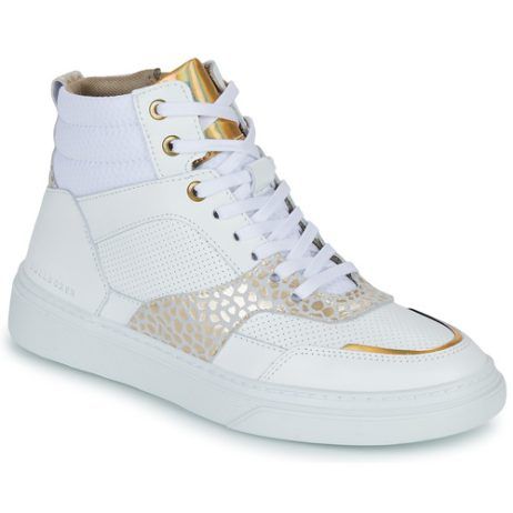 Scarpe bambina ragazza Bullboxer AOP508 Bianco - eleganti e comode, perfette per ogni occasione. Ideali per la primavera e l'estate, queste scarpe sono realizzate con materiali di alta qualità per garantire comfort e durata. Design moderno e versatile, adatte per abbinamenti casual e chic. Acquista ora le Bullboxer Scarpe bambina ragazza AOP508 Bianco per un look alla moda!