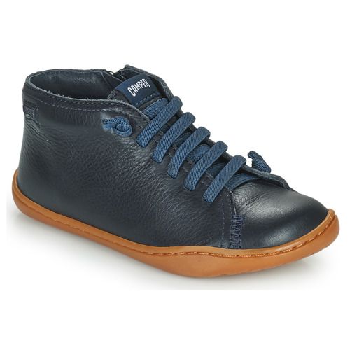 Scarpe bambina ragazza Camper PEU CAMI blu, eleganti e comode, ideali per ogni occasione. Realizzate con materiali di alta qualità, queste scarpe offrono comfort e stile per le piccole. Perfette per la primavera e l'estate, aggiungono un tocco di colore e freschezza al guardaroba delle bambine. Compra ora le Camper PEU CAMI blu per un look moderno e alla moda!