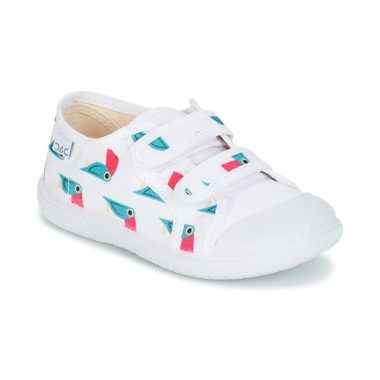 Scarpe bambina ragazza Citrouille et Compagnie GLASSIA in colore bianco, eleganti e comode, ideali per ogni occasione. Perfette per i look estivi, queste scarpe offrono stile e comfort per le giovani fashioniste. Acquista ora le Citrouille et Compagnie Scarpe bambina ragazza GLASSIA Bianco e completa il guardaroba della tua bambina con un tocco di classe.