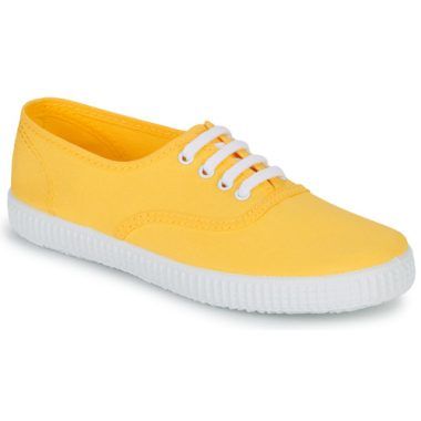 Scarpe per bambina Citrouille et Compagnie KIPPI BOU in Giallo, ideali per la primavera e l'estate. Design colorato e alla moda, perfette per ogni occasione. Scarpe leggere e comode per ragazze, realizzate con materiali di alta qualità per garantire comfort e durata. Perfette da abbinare a qualsiasi outfit, dal casual all'elegante. Acquista ora le Citrouille et Compagnie Scarpe bambina ragazza KIPPI BOU Giallo per un tocco di stile!