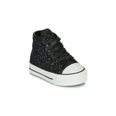 Scarpe bambina ragazza Citrouille et Compagnie OUTIL Nero, eleganti e comode, ideali per ogni occasione. Design moderno e materiali di alta qualità per garantire il massimo del comfort. Perfette per completare il look delle più giovani, queste scarpe uniscono stile e praticità. Disponibili in diverse misure, sono la scelta ideale per ogni stagione. Acquista ora le Citrouille et Compagnie Scarpe bambini OUTIL Nero e fai felice tua figlia!