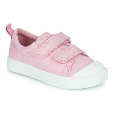 Scarpe Clarks City Bright T Rosa per bambina, eleganti e alla moda, perfette per ogni occasione. Comode e versatili, queste scarpe ragazza offrono supporto e stile, ideali per attività quotidiane e giochi all'aperto. Acquista ora le Clarks Scarpe bambina ragazza City Bright T Rosa per un look impeccabile e confortevole!