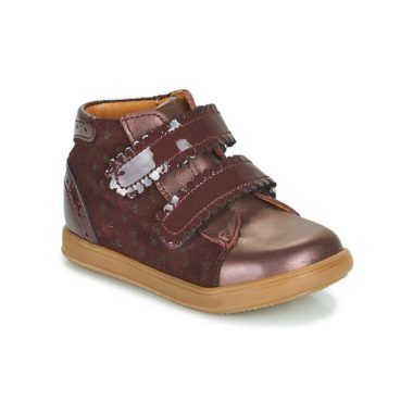 Scarpe per bambina e ragazza Little Mary CRISTIE in bordeaux, caratterizzate da un design elegante e di alta qualità, ideali per ogni occasione. Perfette per lo stile quotidiano, queste scarpe offrono comfort e sostegno, rendendole un must-have nel guardaroba delle più piccole. Disponibili in colore bordeaux, sono un'ottima scelta per completare outfit trendy. Acquista ora le Little Mary Scarpe bambina ragazza CRISTIE bordeaux per un look unico e alla moda.