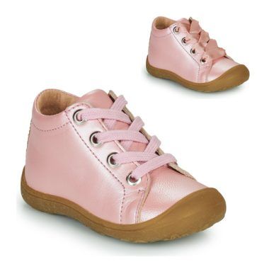 Scarpe Little Mary GOOD per bambina in rosa, ideali per ogni occasione. Realizzate con materiali di alta qualità, queste scarpe offrono comfort e stile per le giovani fashioniste. Perfette per compleanni e occasioni speciali, il design accattivante le rende un must-have nel guardaroba delle più piccole.