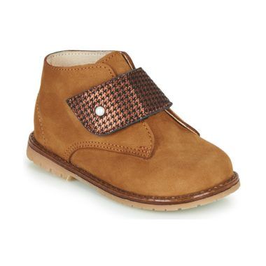 Scarpe bambina ragazza Little Mary JANYCE Marrone, eleganti e comode, perfette per ogni occasione. Realizzate con materiali di alta qualità, queste scarpe offrono stile e comfort, ideali per le piccole fashioniste. Acquista ora le scarpe Little Mary JANYCE e dai un tocco di classe al guardaroba della tua bambina.