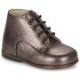 Scarpe Little Mary per bambina e ragazza modello MILOTO in color argento, ideali per occasioni speciali e quotidiane. Queste scarpe offrono comfort e stile, perfette per completare ogni outfit. Scopri la qualità e il design di Little Mary, un marchio rinomato per la moda infantile. Acquista ora le scarpe MILOTO Argento per un look elegante e moderno!