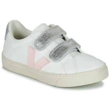 Scarpe bambina ragazza Veja SMALL ESPLAR VELCRO Bianco, eleganti e comode, ideali per ogni occasione. Perfette per la stagione primaverile ed estiva, queste scarpe di alta qualità offrono supporto e stile. Sneakers con chiusura a strappo, facile da indossare, realizzate con materiali sostenibili. Scegli Veja per un look trendy e responsabile.