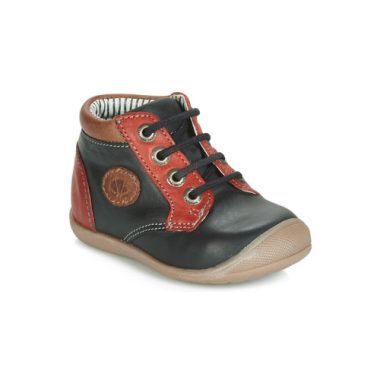 Scarpe Catimini per bambini e ragazzi modello RAYMOND in colore nero, perfette per un look alla moda e comfort durante tutta la giornata. Queste scarpe versatili e resistenti sono ideali per la scuola e il tempo libero, garantendo stile e praticità. Acquista ora le Catimini Scarpe bambino ragazzo RAYMOND Nero per un'incredibile combinazione di design e funzionalità.