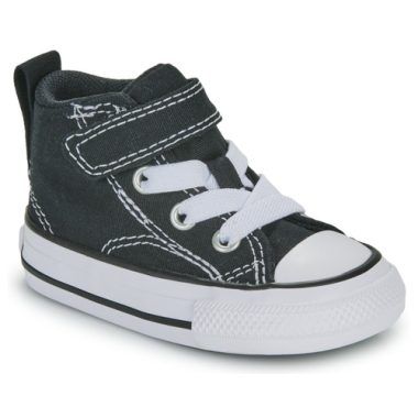 Scarpe bambino ragazzo Converse CHUCK TAYLOR ALL STAR MALDEN STREET in nero, design classico e versatile, perfette per ogni occasione. Qualità e comfort assicurati, ideali per abbinamenti casual o sportivi. Acquista ora le scarpe Converse per un look alla moda e di tendenza.
