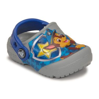 Scarpe Crocs bambino ragazzo FL Paw Patrol Patch Cg T in grigio, ideali per il comfort e lo stile dei più piccoli. Perfette per ogni occasione, queste scarpe leggere e resistenti sono decorate con motivi ispirati ai celebri personaggi di Paw Patrol. Ordina ora le Crocs FL Paw Patrol per dare ai tuoi bambini un tocco di divertimento e praticità!