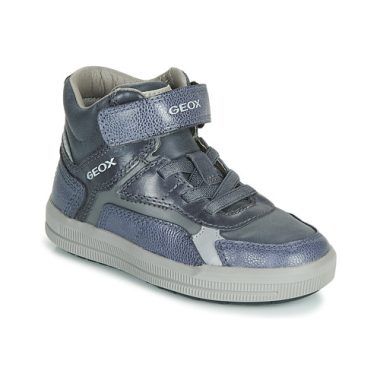 Scopri le Geox Scarpe bambino ragazzo J ARZACH BOY Blu, perfette per l'uso quotidiano. Queste scarpe eleganti e comode offrono una traspirabilità eccezionale e un design moderno, ideale per i giovani avventurieri. Scegli la qualità Geox per il massimo comfort e stile.