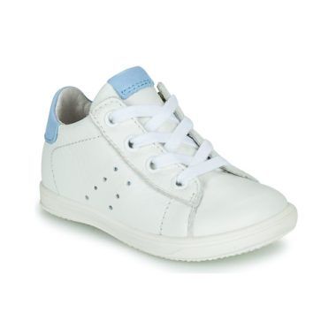 Scarpe bambino ragazzo Little Mary DUSTIN Bianco, eleganti e confortevoli, ideali per ogni occasione. Design accattivante e materiali di alta qualità per garantire stile e comfort. Perfette per bambini attivi, queste scarpe offrono una calzata sicura e supporto ottimale. Acquista ora le Little Mary DUSTIN e fai felice il tuo bambino con un look alla moda!