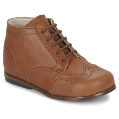 Scarpe bambino ragazzo Little Mary LORD Marrone, eleganti e comode, perfette per ogni occasione. Realizzate con materiali di alta qualità, offrono un ottimo supporto e un’aderenza sicura. Ideali per vestire i piccoli con stile, queste scarpe sono un must per la stagione. Scegli Little Mary per un look alla moda e confortevole!