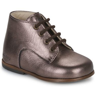 Scarpe bambino ragazzo Little Mary MILOTO Argento, eleganti e comode, ideali per ogni occasione. Realizzate in materiali di alta qualità, queste scarpe offrono un ottimo supporto e comfort per i piccoli. Perfette per completare il look di stile dei tuoi bambini, disponibili in argento brillante per un tocco di classe.ottimo per attività quotidiane e occasioni speciali. Scopri il comfort e la moda con Little Mary!