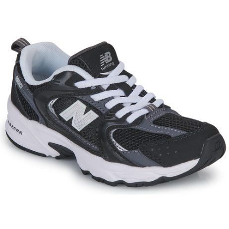 Scarpe bambino ragazzo New Balance 530 Nero, stile moderno e comfort eccezionale. Ideali per il tempo libero e le attività quotidiane, queste sneakers offrono un design versatile e resistente. Acquista ora le New Balance 530 per garantire la comodità e la qualità ai tuoi bambini.