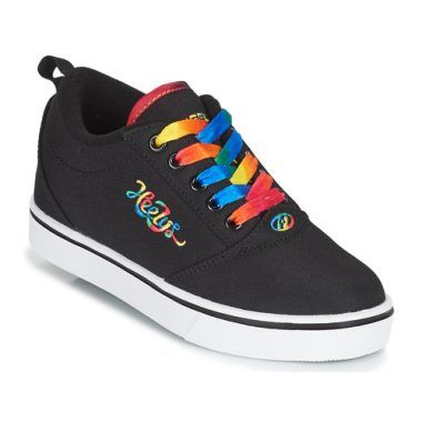 Scarpe con rotelle per ragazza Heelys PRO 20 PRINTS in colore Nero, ideali per il tempo libero e per divertirsi in totale sicurezza. Queste scarpe combinano stile e funzionalità, offrendo un design accattivante e versatilità. Acquista ora per un'esperienza di pattinaggio unica e alla moda!