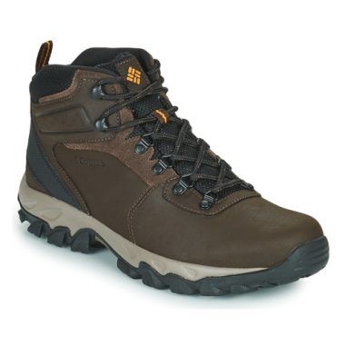 Scarpe da trekking Uomo Columbia NEWTON RIDGE PLUS II WATERPROOF in marrone, ideali per escursioni e attività all'aperto. Design resistente e impermeabile, suola antiscivolo per una maggiore aderenza. Comfort e supporto per ogni avventura. Perfette per l'escursionismo e le passeggiate in montagna.