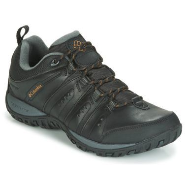 Scarpe da trekking Uomo Columbia WOODBURN II WATERPROOF di colore nero, progettate per garantire impermeabilità e comfort durante le escursioni. Ideali per avventure all'aperto, con suola antiscivolo per una presa sicura su terreni variabili. Perfette per escursionisti che cercano qualità e resistenza.