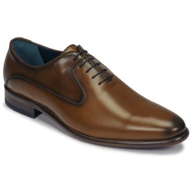 Scarpe da uomo Brett & Sons 4530-NATUR-TAN-COGNAC in marrone, modello Richelieu elegante, perfette per ogni occasione. Design raffinato e qualità superiore per uno stile sofisticato e alla moda. Ideali per eventi formali e quotidiani, queste scarpe aggiungono un tocco di classe al tuo guardaroba. Acquista ora il modello Brett & Sons per un look impeccabile.
